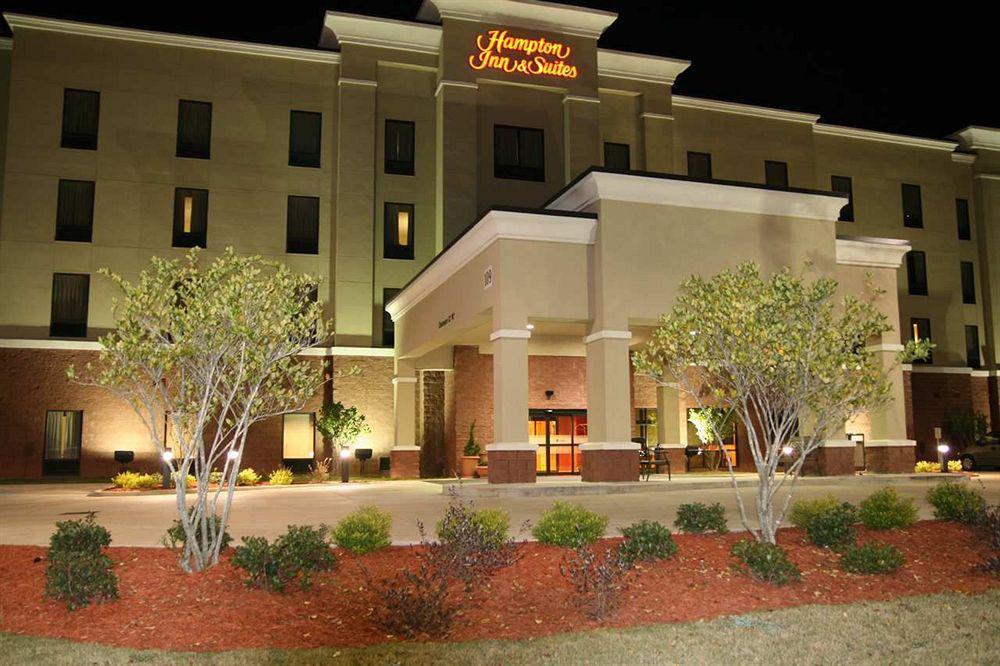 Hampton Inn & Suites Mccomb Exterior photo