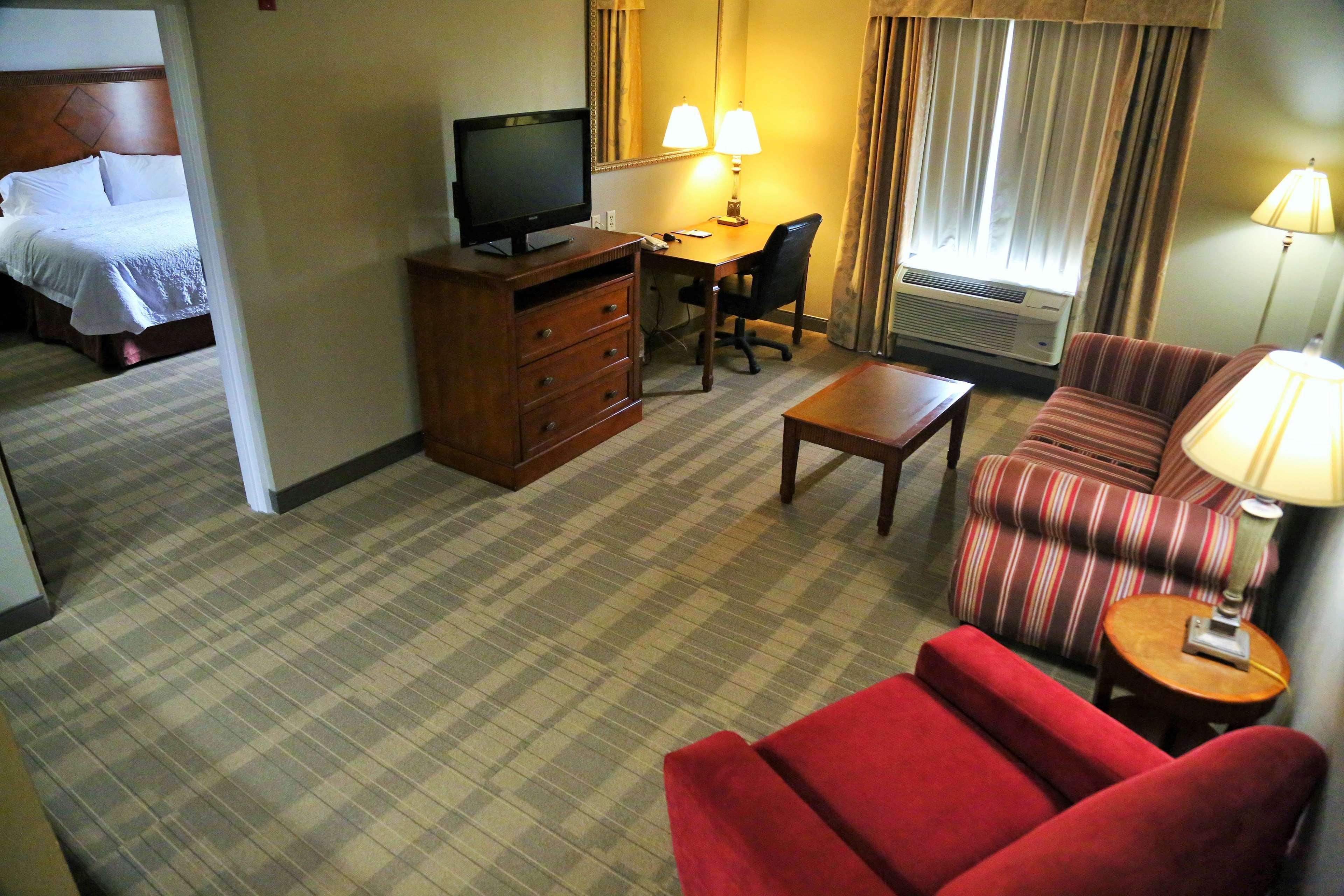 Hampton Inn & Suites Mccomb Exterior photo