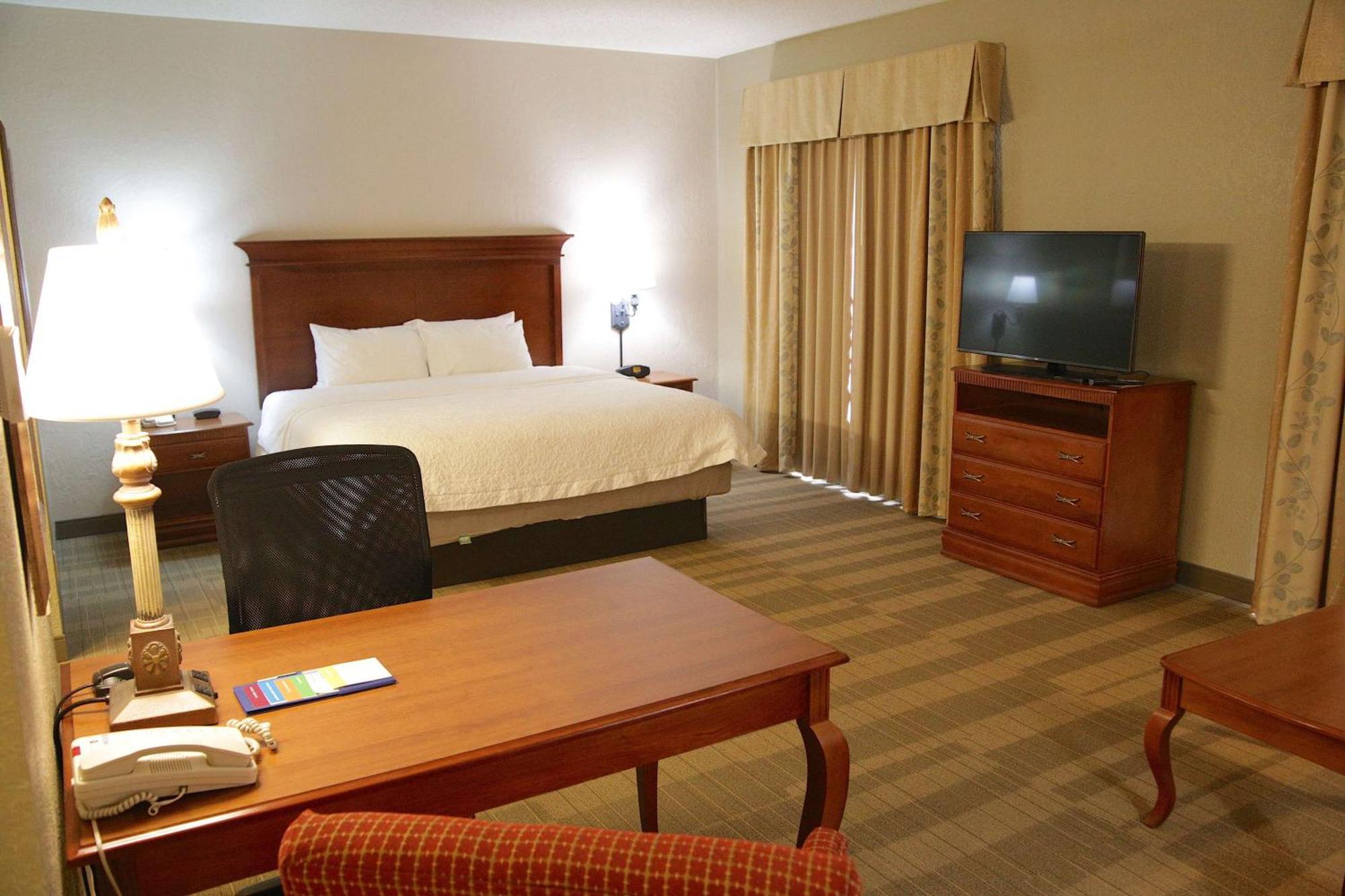 Hampton Inn & Suites Mccomb Exterior photo